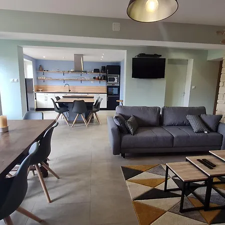 Charme Et Authenticite : 6 Pers, Renove, Jardin, Proche Commerces Et Randonnees - Fr-1-585-86 Mauvages