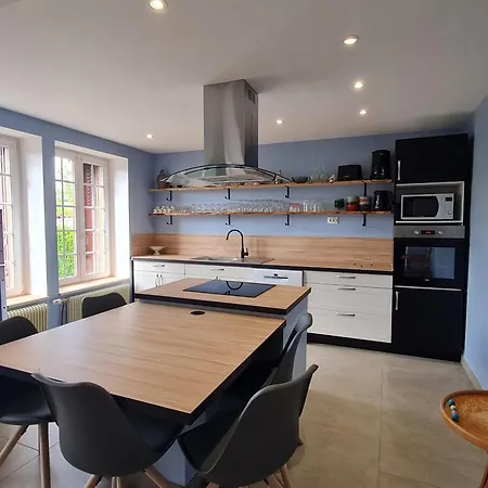 Charme Et Authenticite : 6 Pers, Renove, Jardin, Proche Commerces Et Randonnees - Fr-1-585-86