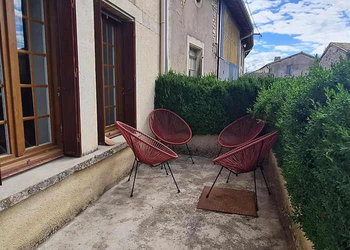 Hébergement de vacances Mauvages, 4 Pièces, 6 Personnes - Fr-1-585-86 Mauvages